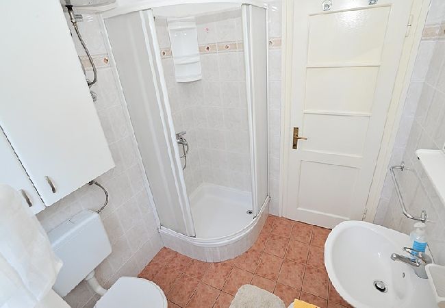 Ferienwohnung in Poljana - Ferienwohnung in Poljana mit Meerblick, Terrasse, Klimaanlage, W-LAN (3617-1) Ferienwohnung in Poljana - Ferienwohnung in Poljana mit Meerblick, Terrasse, Klimaanlage, W-LAN (3617-1)