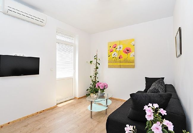 Ferienwohnung in Poljana - Ferienwohnung in Poljana mit Meerblick, Terrasse, Klimaanlage, W-LAN (3617-2) Ferienwohnung in Poljana - Ferienwohnung in Poljana mit Meerblick, Terrasse, Klimaanlage, W-LAN (3617-2)