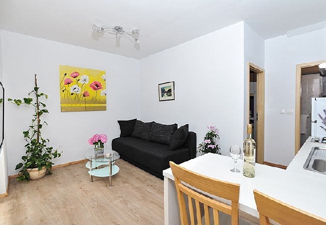 Ferienwohnung in Poljana - Ferienwohnung in Poljana mit Meerblick, Terrasse, Klimaanlage, W-LAN (3617-2) Ferienwohnung in Poljana - Ferienwohnung in Poljana mit Meerblick, Terrasse, Klimaanlage, W-LAN (3617-2)