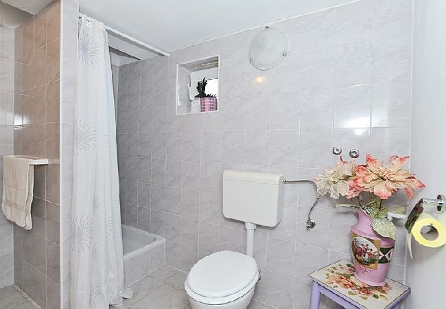 Ferienwohnung in Poljana - Ferienwohnung in Poljana mit Meerblick, Terrasse, Klimaanlage, W-LAN (3617-2) Ferienwohnung in Poljana - Ferienwohnung in Poljana mit Meerblick, Terrasse, Klimaanlage, W-LAN (3617-2)