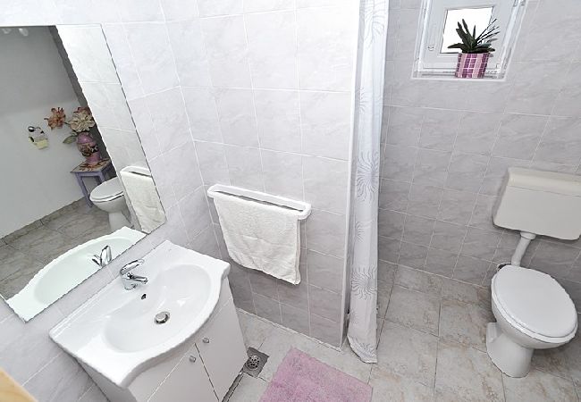 Ferienwohnung in Poljana - Ferienwohnung in Poljana mit Meerblick, Terrasse, Klimaanlage, W-LAN (3617-2) Ferienwohnung in Poljana - Ferienwohnung in Poljana mit Meerblick, Terrasse, Klimaanlage, W-LAN (3617-2)