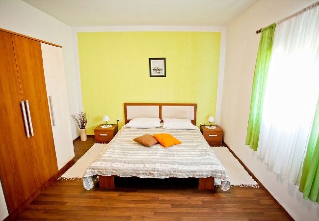 Ferienwohnung in Poljana - Ferienwohnung in Poljana mit Meerblick, Terrasse, Klimaanlage, W-LAN (3617-4) Ferienwohnung in Poljana - Ferienwohnung in Poljana mit Meerblick, Terrasse, Klimaanlage, W-LAN (3617-4)