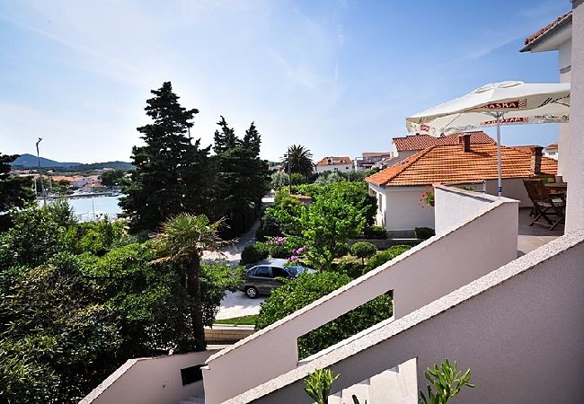 Ferienwohnung in Poljana - Ferienwohnung in Poljana mit Meerblick, Terrasse, Klimaanlage, W-LAN (3617-4) Ferienwohnung in Poljana - Ferienwohnung in Poljana mit Meerblick, Terrasse, Klimaanlage, W-LAN (3617-4)