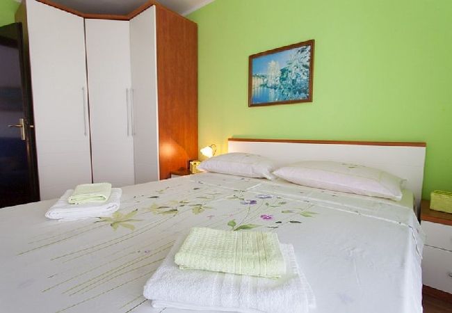 Ferienwohnung in Omišalj - Ferienwohnung in Omišalj mit Meerblick, Balkon, Klimaanlage, W-LAN (3623-1) Ferienwohnung in Omišalj - Ferienwohnung in Omišalj mit Meerblick, Balkon, Klimaanlage, W-LAN (3623-1)