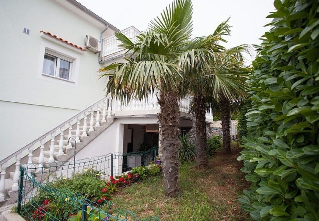 Ferienwohnung in Omišalj - Ferienwohnung in Omišalj mit Meerblick, Loggia, Klimaanlage, W-LAN (3623-3)