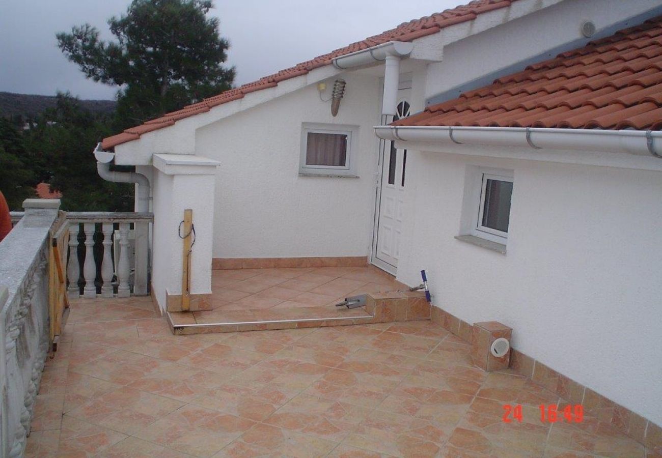 Ferienwohnung in Omišalj - Ferienwohnung in Omišalj mit Meerblick, Terrasse, Klimaanlage, W-LAN (3623-4)