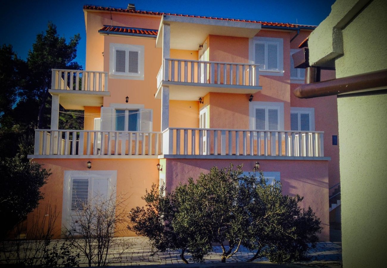 Ferienwohnung in Lumbarda - Ferienwohnung in Lumbarda mit Meerblick, Terrasse, Klimaanlage, W-LAN (3632-2)