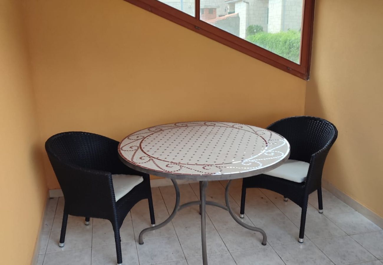 Studio in Bol - Studioapartment in Bol mit Balkon, Klimaanlage, W-LAN, Waschmaschine (3634-3)