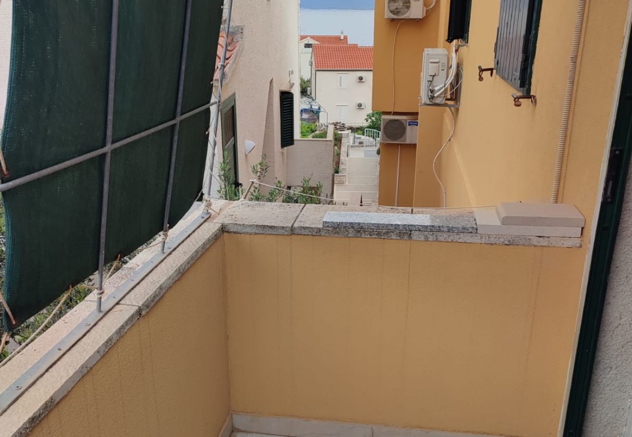 Studio in Bol - Studioapartment in Bol mit Balkon, Klimaanlage, W-LAN, Waschmaschine (3634-3)