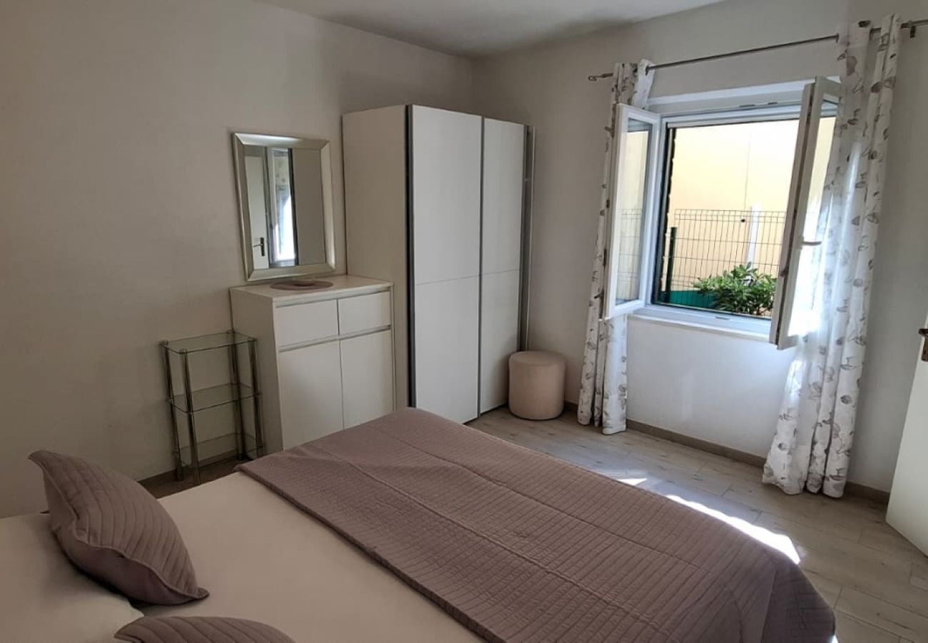 Ferienwohnung in Bol - Ferienwohnung in Bol mit Terrasse, Klimaanlage, W-LAN, Waschmaschine (3634-4)