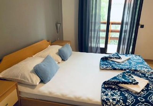 Ferienwohnung in Starigrad - Ferienwohnung in Starigrad-Paklenica mit Balkon, Klimaanlage, W-LAN (627-5) Ferienwohnung in Starigrad - Ferienwohnung in Starigrad-Paklenica mit Balkon, Klimaanlage, W-LAN (627-5)