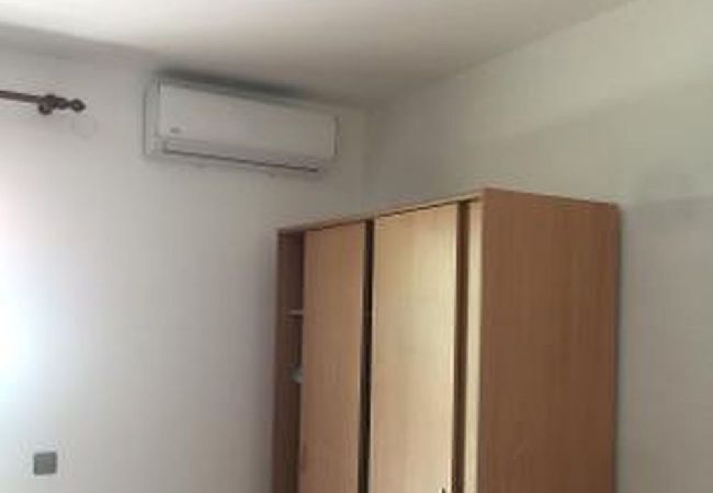 Ferienwohnung in Starigrad - Ferienwohnung in Starigrad-Paklenica mit Balkon, Klimaanlage, W-LAN (627-5) Ferienwohnung in Starigrad - Ferienwohnung in Starigrad-Paklenica mit Balkon, Klimaanlage, W-LAN (627-5)