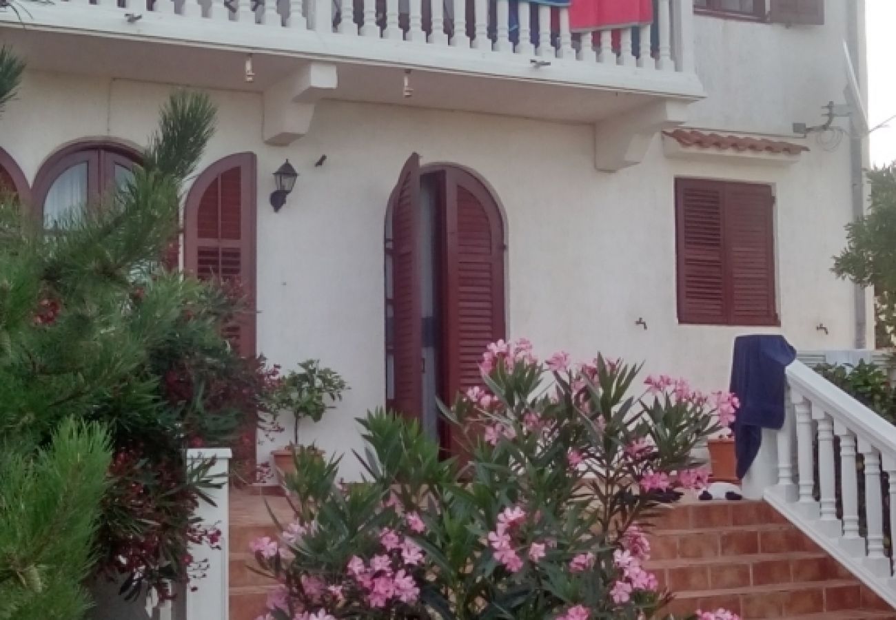 Ferienwohnung in Rab - Ferienwohnung in Barbat mit Terrasse, Klimaanlage, W-LAN (3664-1)