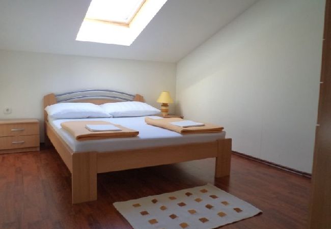 Ferienwohnung in Rab - Ferienwohnung in Barbat mit Meerblick, Balkon, Klimaanlage, W-LAN (3664-5) Ferienwohnung in Rab - Ferienwohnung in Barbat mit Meerblick, Balkon, Klimaanlage, W-LAN (3664-5)