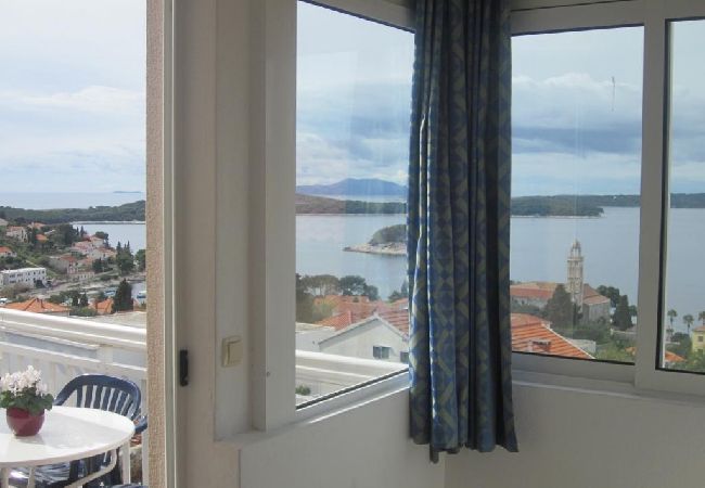 Ferienwohnung in Hvar - Ferienwohnung in Hvar-Stadt mit Meerblick, Terrasse, Klimaanlage, W-LAN (3666-2) Ferienwohnung in Hvar - Ferienwohnung in Hvar-Stadt mit Meerblick, Terrasse, Klimaanlage, W-LAN (3666-2)