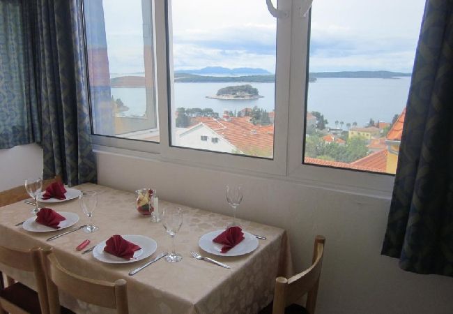 Ferienwohnung in Hvar - Ferienwohnung in Hvar-Stadt mit Meerblick, Terrasse, Klimaanlage, W-LAN (3666-2) Ferienwohnung in Hvar - Ferienwohnung in Hvar-Stadt mit Meerblick, Terrasse, Klimaanlage, W-LAN (3666-2)