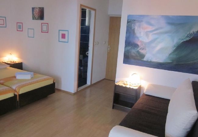 Ferienwohnung in Hvar - Ferienwohnung in Hvar-Stadt mit Meerblick, Terrasse, Klimaanlage, W-LAN (3666-2) Ferienwohnung in Hvar - Ferienwohnung in Hvar-Stadt mit Meerblick, Terrasse, Klimaanlage, W-LAN (3666-2)