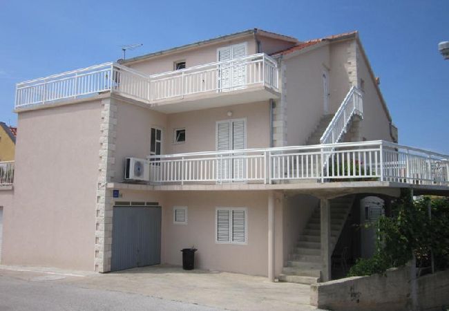 Ferienwohnung in Hvar - Ferienwohnung in Hvar-Stadt mit Meerblick, Terrasse, Klimaanlage, W-LAN (3666-2) Ferienwohnung in Hvar - Ferienwohnung in Hvar-Stadt mit Meerblick, Terrasse, Klimaanlage, W-LAN (3666-2)