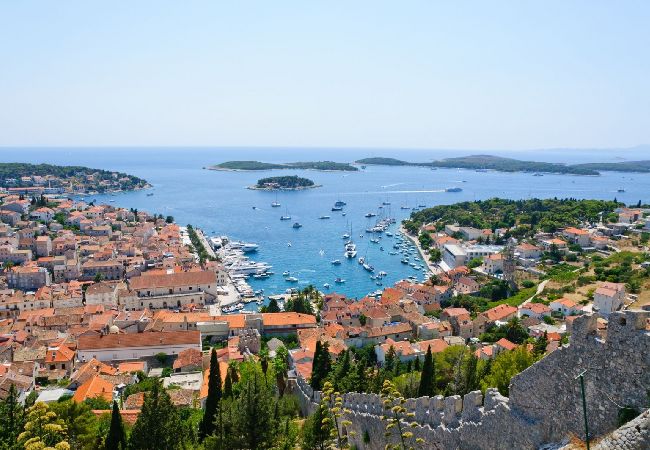 Ferienwohnung in Hvar - Ferienwohnung in Hvar-Stadt mit Meerblick, Terrasse, Klimaanlage, W-LAN (3666-2) Ferienwohnung in Hvar - Ferienwohnung in Hvar-Stadt mit Meerblick, Terrasse, Klimaanlage, W-LAN (3666-2)