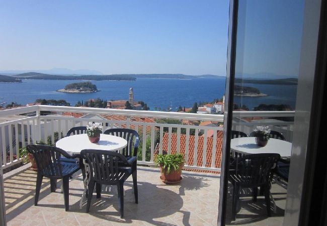 Zimmeranmietung in Hvar - Zimmer in Hvar-Stadt mit Meerblick, Terrasse, Klimaanlage, W-LAN (3666-3) Zimmeranmietung in Hvar - Zimmer in Hvar-Stadt mit Meerblick, Terrasse, Klimaanlage, W-LAN (3666-3)