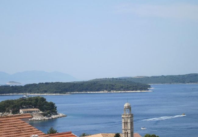 Zimmeranmietung in Hvar - Zimmer in Hvar-Stadt mit Meerblick, Terrasse, Klimaanlage, W-LAN (3666-3) Zimmeranmietung in Hvar - Zimmer in Hvar-Stadt mit Meerblick, Terrasse, Klimaanlage, W-LAN (3666-3)
