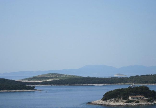 Zimmeranmietung in Hvar - Zimmer in Hvar-Stadt mit Meerblick, Terrasse, Klimaanlage, W-LAN (3666-3) Zimmeranmietung in Hvar - Zimmer in Hvar-Stadt mit Meerblick, Terrasse, Klimaanlage, W-LAN (3666-3)