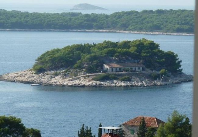 Zimmeranmietung in Hvar - Zimmer in Hvar-Stadt mit Meerblick, Terrasse, Klimaanlage, W-LAN (3666-3) Zimmeranmietung in Hvar - Zimmer in Hvar-Stadt mit Meerblick, Terrasse, Klimaanlage, W-LAN (3666-3)