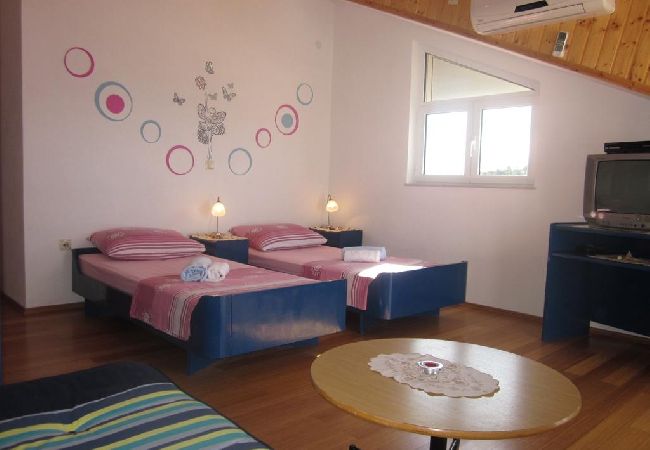 Ferienwohnung in Hvar - Ferienwohnung in Hvar-Stadt mit Meerblick, Terrasse, Klimaanlage, W-LAN (3666-4) Ferienwohnung in Hvar - Ferienwohnung in Hvar-Stadt mit Meerblick, Terrasse, Klimaanlage, W-LAN (3666-4)