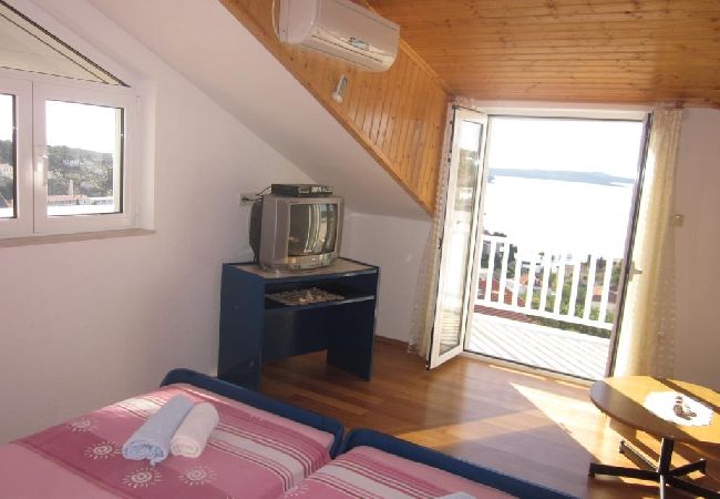 Ferienwohnung in Hvar - Ferienwohnung in Hvar-Stadt mit Meerblick, Terrasse, Klimaanlage, W-LAN (3666-4) Ferienwohnung in Hvar - Ferienwohnung in Hvar-Stadt mit Meerblick, Terrasse, Klimaanlage, W-LAN (3666-4)