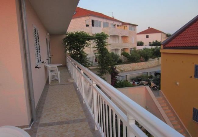 Ferienwohnung in Hvar - Ferienwohnung in Hvar-Stadt mit Meerblick, Terrasse, Klimaanlage, W-LAN (3666-4) Ferienwohnung in Hvar - Ferienwohnung in Hvar-Stadt mit Meerblick, Terrasse, Klimaanlage, W-LAN (3666-4)