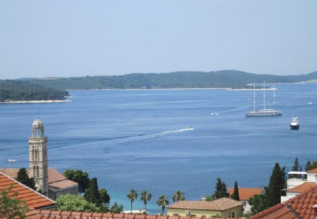 Ferienwohnung in Hvar - Ferienwohnung in Hvar-Stadt mit Meerblick, Terrasse, Klimaanlage, W-LAN (3666-4) Ferienwohnung in Hvar - Ferienwohnung in Hvar-Stadt mit Meerblick, Terrasse, Klimaanlage, W-LAN (3666-4)