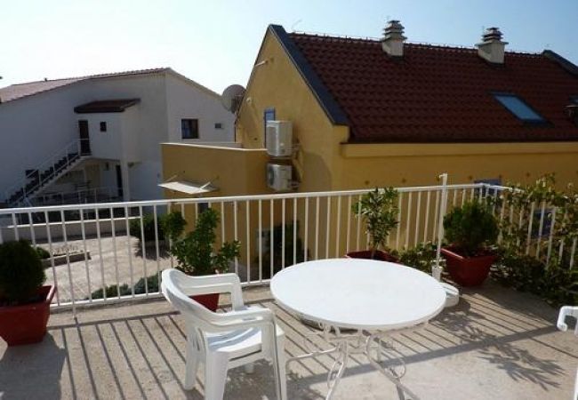 Ferienwohnung in Hvar - Ferienwohnung in Hvar-Stadt mit Meerblick, Terrasse, Klimaanlage, W-LAN (3666-4) Ferienwohnung in Hvar - Ferienwohnung in Hvar-Stadt mit Meerblick, Terrasse, Klimaanlage, W-LAN (3666-4)
