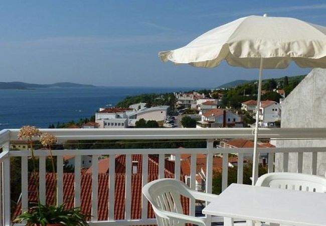 Ferienwohnung in Hvar - Ferienwohnung in Hvar-Stadt mit Meerblick, Terrasse, Klimaanlage, W-LAN (3666-4) Ferienwohnung in Hvar - Ferienwohnung in Hvar-Stadt mit Meerblick, Terrasse, Klimaanlage, W-LAN (3666-4)