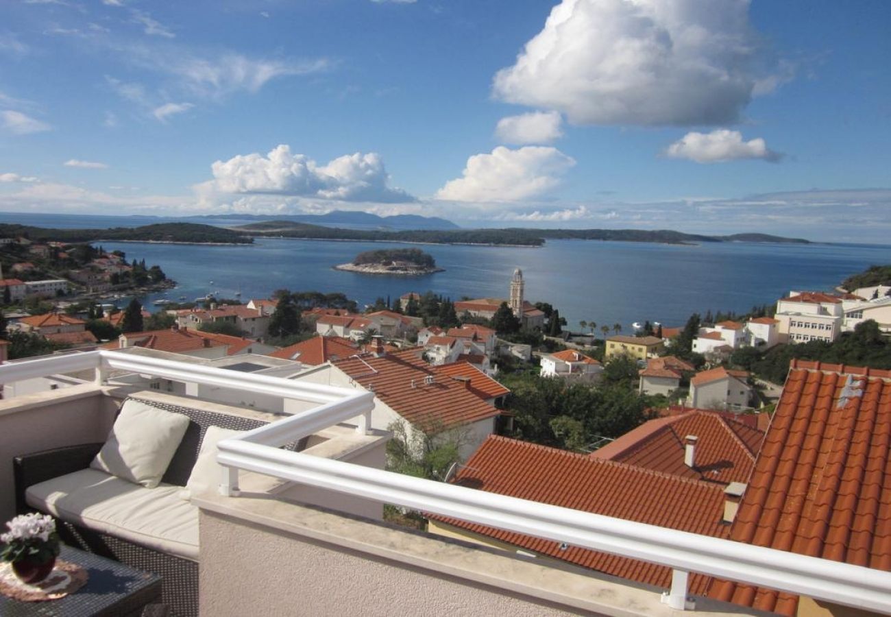 Ferienwohnung in Hvar - Ferienwohnung in Hvar-Stadt mit Meerblick, Terrasse, Klimaanlage, W-LAN (3666-4)