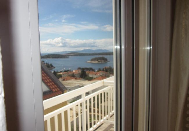 Ferienwohnung in Hvar - Ferienwohnung in Hvar-Stadt mit Meerblick, Terrasse, Klimaanlage, W-LAN (3666-5) Ferienwohnung in Hvar - Ferienwohnung in Hvar-Stadt mit Meerblick, Terrasse, Klimaanlage, W-LAN (3666-5)
