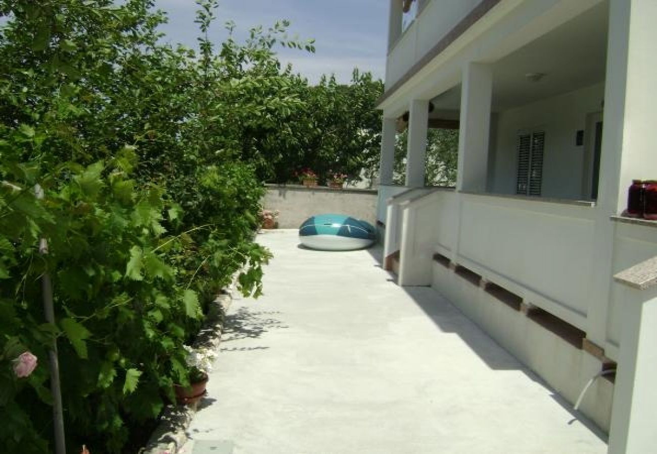 Ferienwohnung in Kampor - Ferienwohnung in Kampor mit Meerblick, Terrasse, Klimaanlage, W-LAN (3708-1)