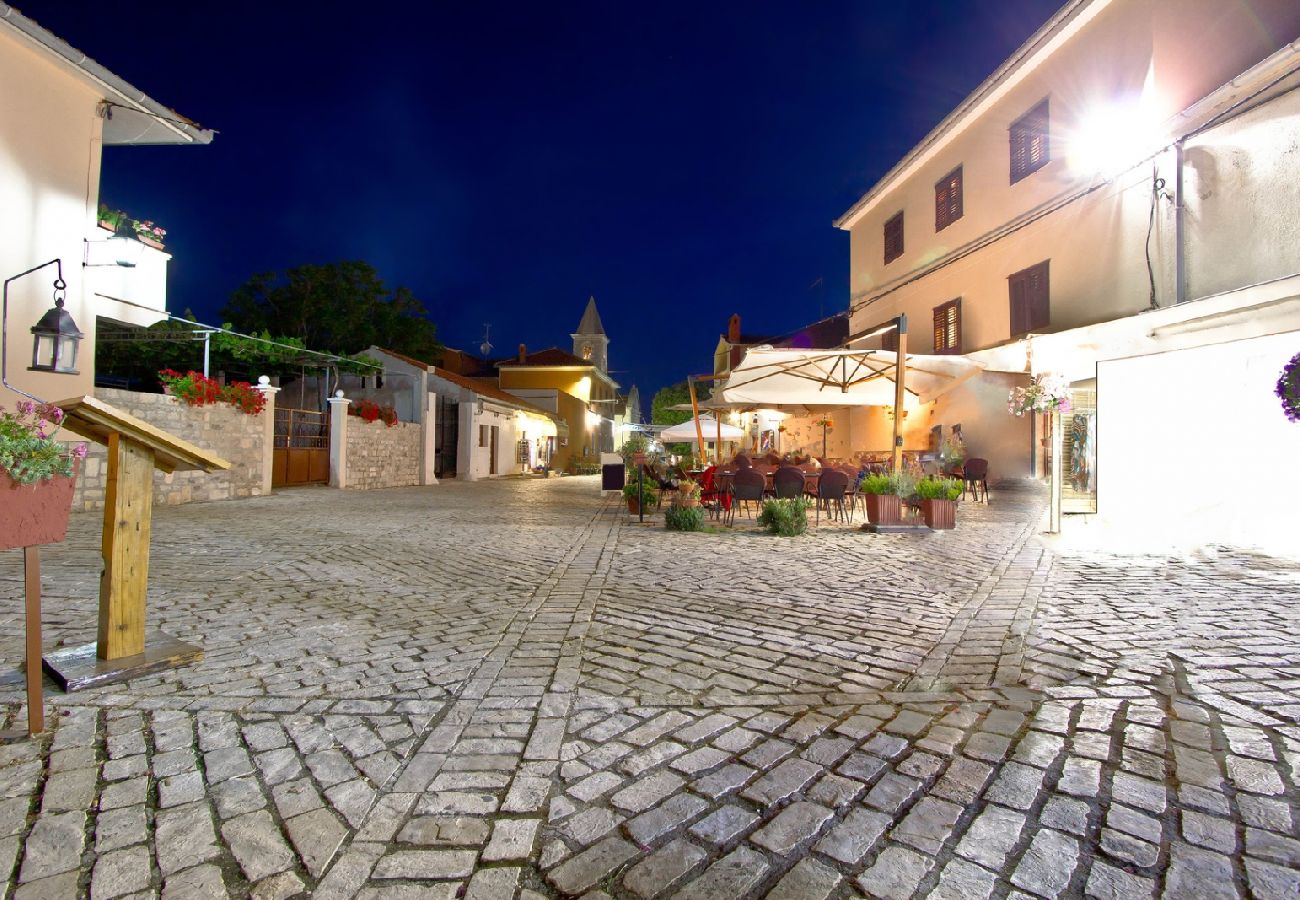 Ferienwohnung in Nin - Ferienwohnung in Nin mit Terrasse, Klimaanlage, W-LAN (3718-1)