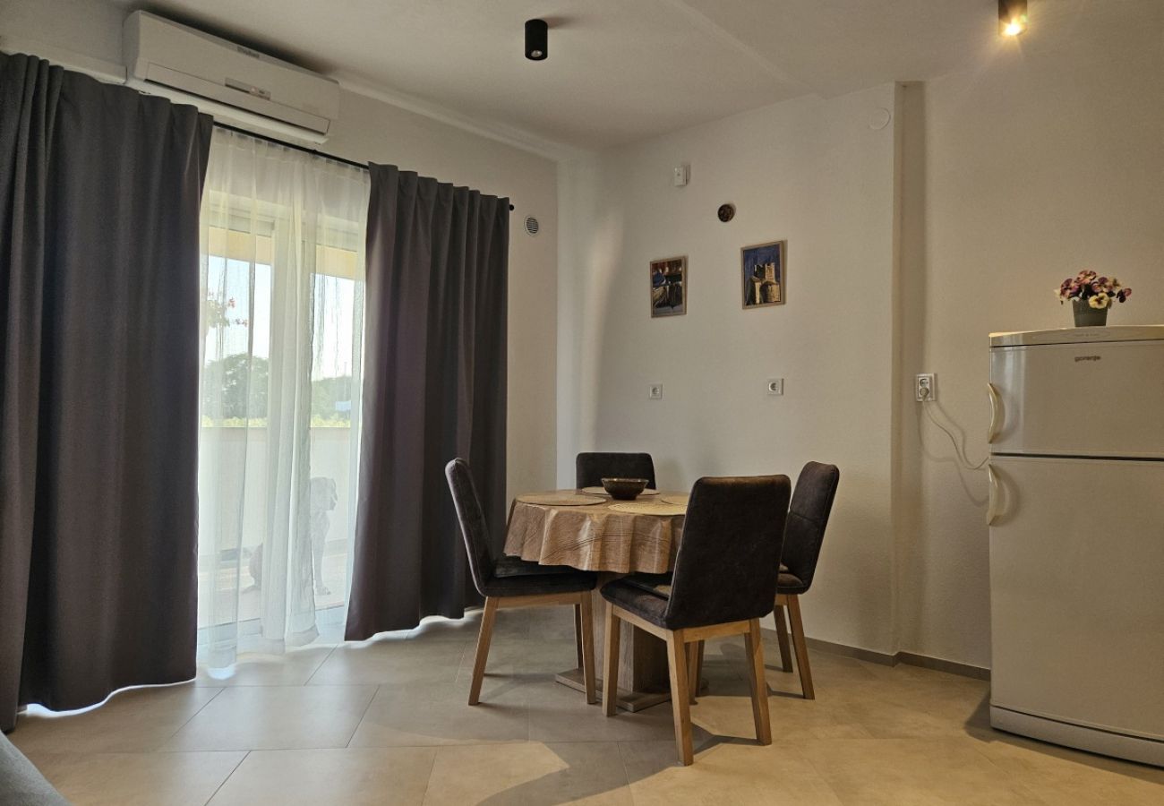 Ferienwohnung in Nin - Ferienwohnung in Nin mit Terrasse, Klimaanlage, W-LAN (3722-1)