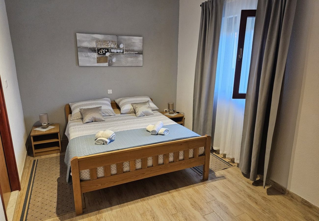 Ferienwohnung in Nin - Ferienwohnung in Nin mit Terrasse, Klimaanlage, W-LAN (3722-1)