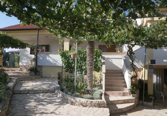 Studio in Nin - Studioapartment in Nin mit Terrasse, Klimaanlage, W-LAN (3722-5) Studio in Nin - Studioapartment in Nin mit Terrasse, Klimaanlage, W-LAN (3722-5)