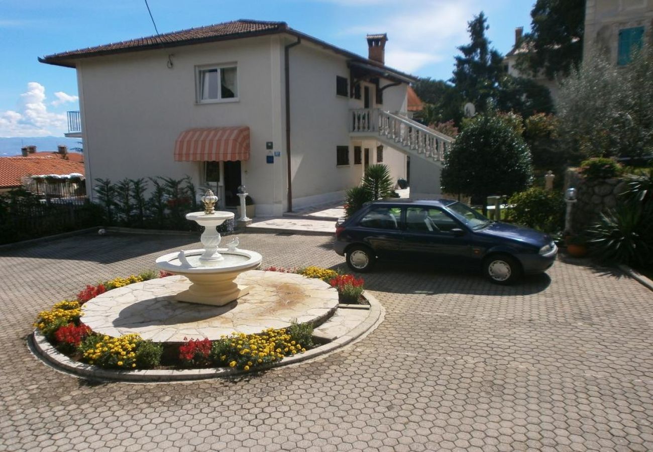 Ferienwohnung in Lovran - Ferienwohnung in Lovran mit Terrasse, Klimaanlage, W-LAN, Waschmaschine (3735-1)