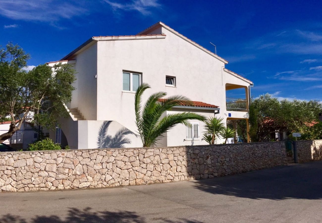 Ferienwohnung in Ražanj - Ferienwohnung in Ražanj mit Meerblick, Terrasse, Klimaanlage, W-LAN (3743-1)