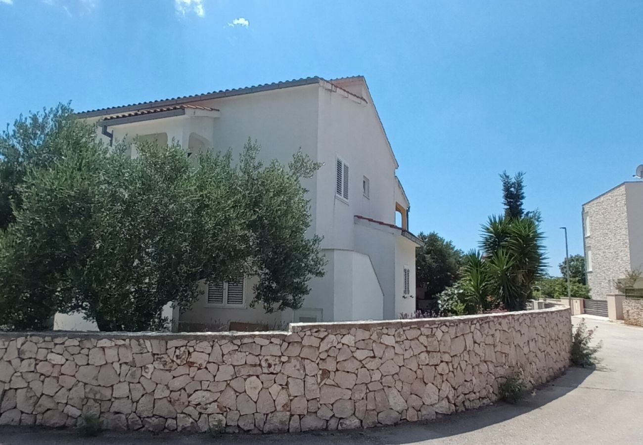 Ferienwohnung in Ražanj - Ferienwohnung in Ražanj mit Terrasse, Klimaanlage, W-LAN, Waschmaschine (3743-3)