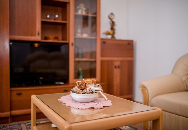 Ferienwohnung in Mundanije - Ferienwohnung in Mundanije mit Meerblick, Terrasse, Klimaanlage, W-LAN (3748-1) Ferienwohnung in Mundanije - Ferienwohnung in Mundanije mit Meerblick, Terrasse, Klimaanlage, W-LAN (3748-1)