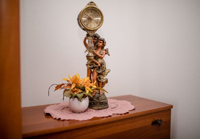 Ferienwohnung in Mundanije - Ferienwohnung in Mundanije mit Meerblick, Terrasse, Klimaanlage, W-LAN (3748-1) Ferienwohnung in Mundanije - Ferienwohnung in Mundanije mit Meerblick, Terrasse, Klimaanlage, W-LAN (3748-1)