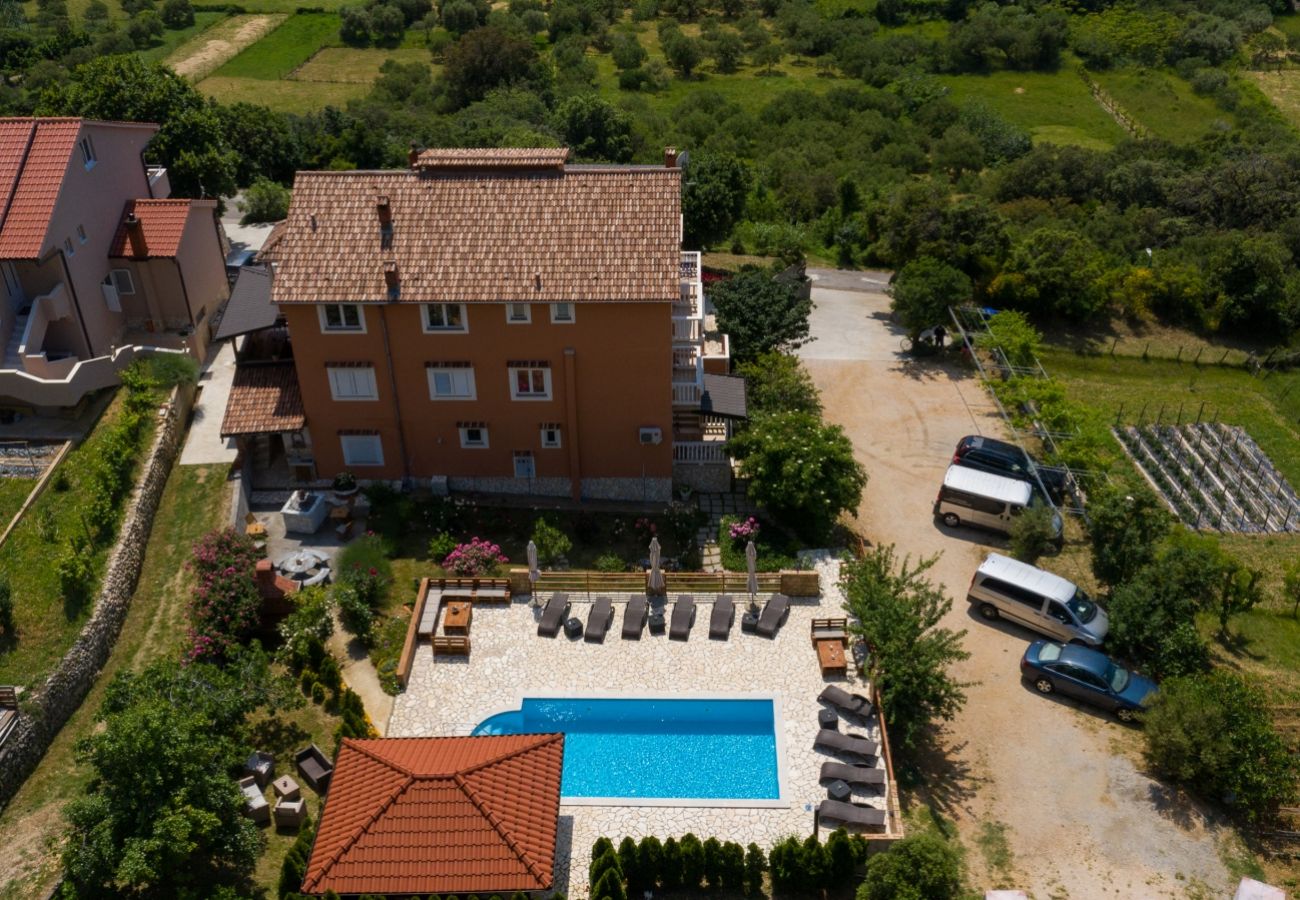 Ferienwohnung in Mundanije - Ferienwohnung in Mundanije mit Meerblick, Terrasse, Klimaanlage, W-LAN (3748-1)