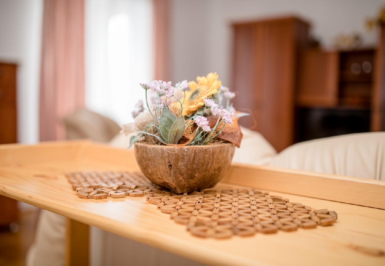 Ferienwohnung in Mundanije - Ferienwohnung in Mundanije mit Meerblick, Terrasse, Klimaanlage, W-LAN (3748-1)