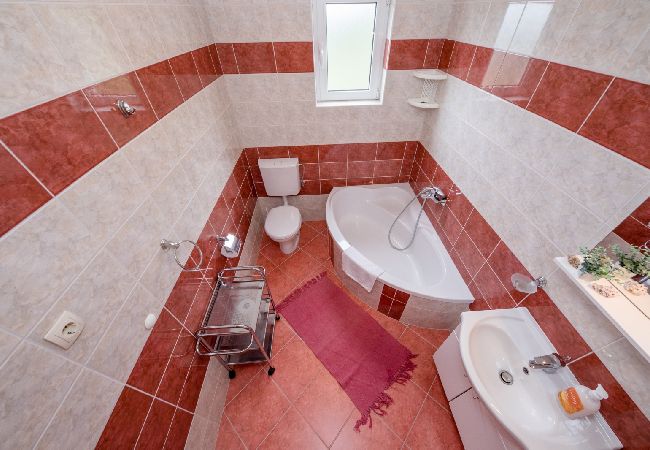 Ferienwohnung in Mundanije - Ferienwohnung in Mundanije mit Meerblick, Terrasse, Klimaanlage, W-LAN (3748-2) Ferienwohnung in Mundanije - Ferienwohnung in Mundanije mit Meerblick, Terrasse, Klimaanlage, W-LAN (3748-2)