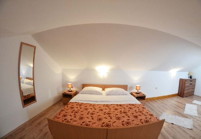 Ferienwohnung in Mundanije - Ferienwohnung in Mundanije mit Meerblick, Terrasse, Klimaanlage, W-LAN (3748-3) Ferienwohnung in Mundanije - Ferienwohnung in Mundanije mit Meerblick, Terrasse, Klimaanlage, W-LAN (3748-3)