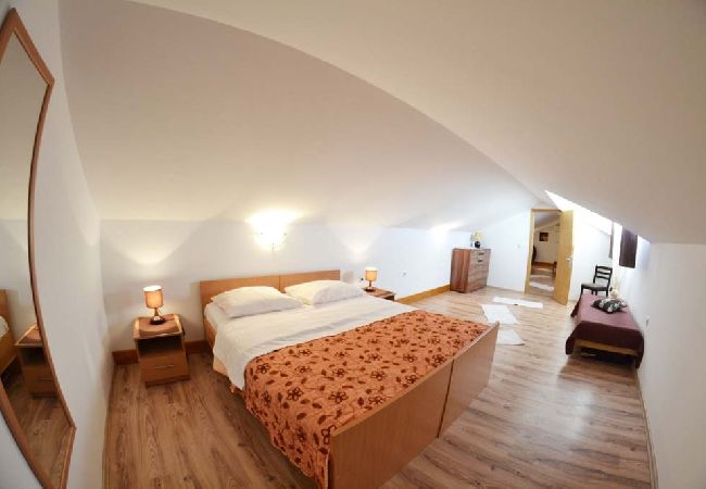 Ferienwohnung in Mundanije - Ferienwohnung in Mundanije mit Meerblick, Terrasse, Klimaanlage, W-LAN (3748-3) Ferienwohnung in Mundanije - Ferienwohnung in Mundanije mit Meerblick, Terrasse, Klimaanlage, W-LAN (3748-3)